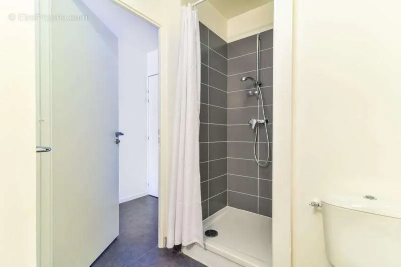Vannitoad - Student Studio in Lille with Secure Rent