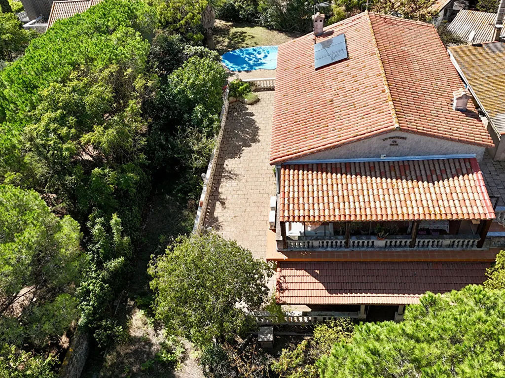 Vue aérienne - Maison avec Piscine et Vue Mer à Sète