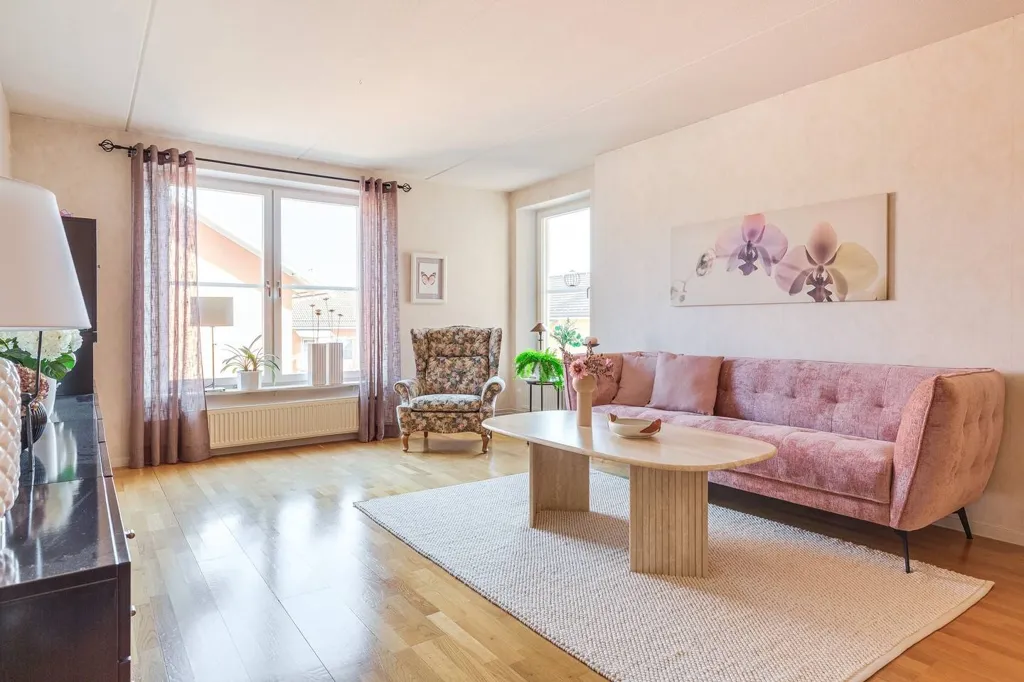Elutuba - Bright Apartment with Balcony in Stenkumlet