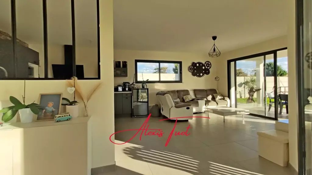 Elutuba - Modern House with Pool Potential in Ambares-Et-Lagrave