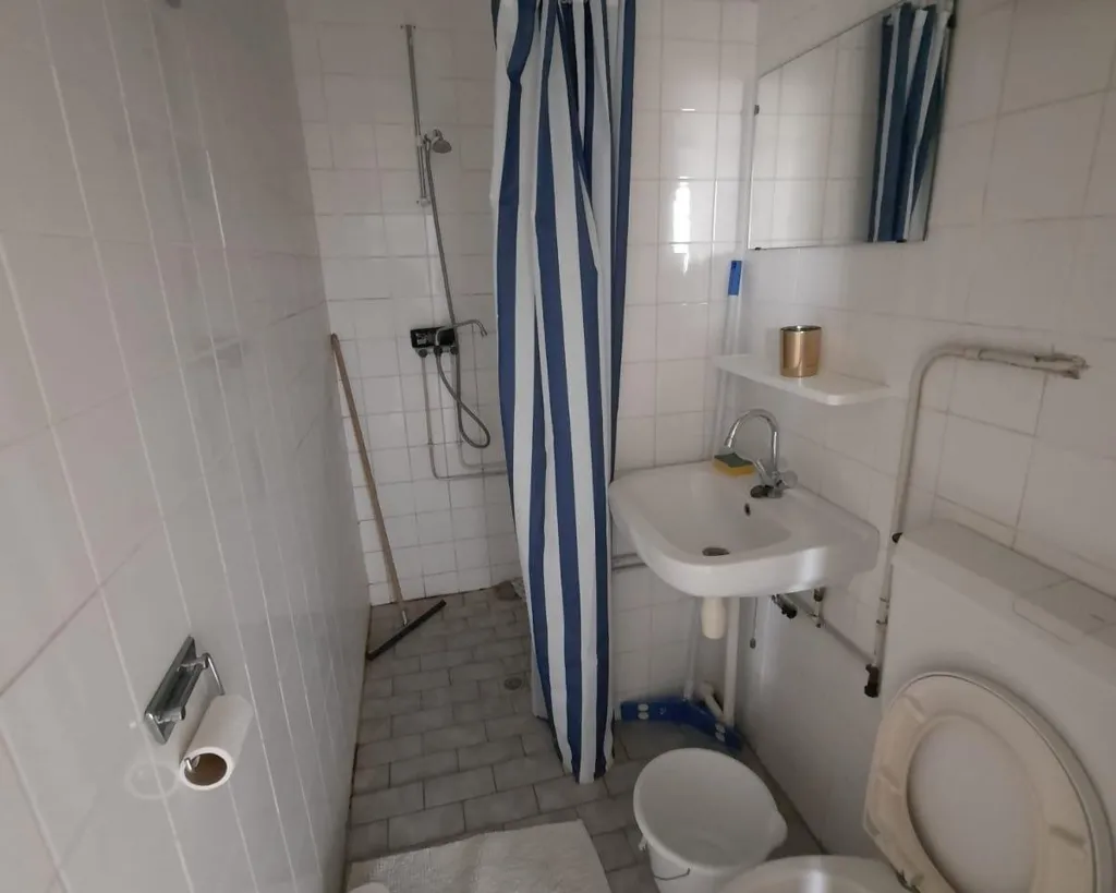 Salles de bain - Apartment with Private Facilities in Leeuwarden