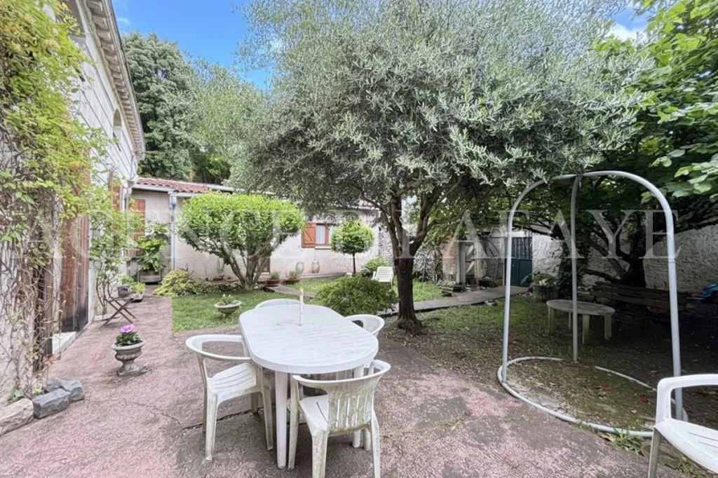 Garden - Stone House with Garden in Talence