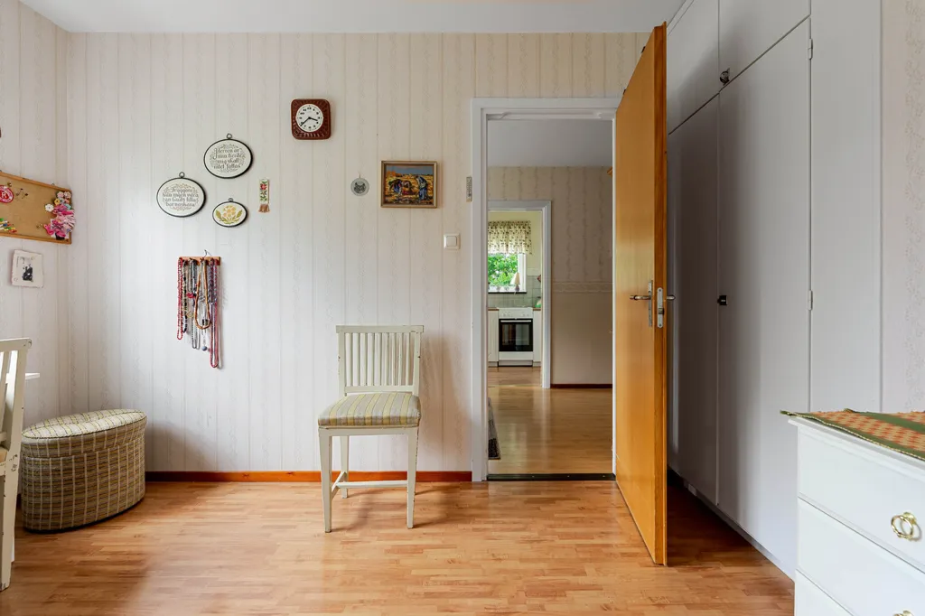 Esik - Well-Planned Gable Flat with South-Facing Balcony in Örbyhus