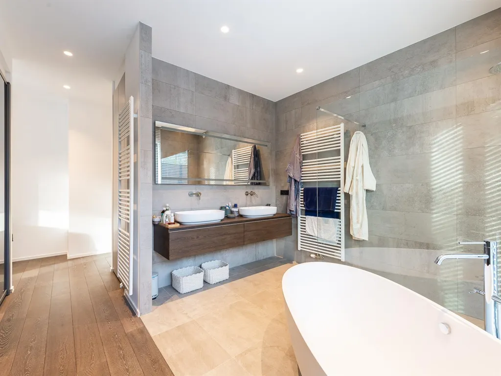 Bathrooms - Penthouse with Terrace near Bois de La Cambre, Uccle