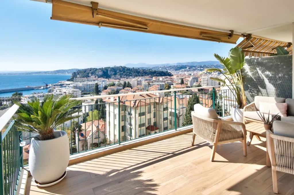 Rõdu - Luxury Apartment with Panoramic View in Nice