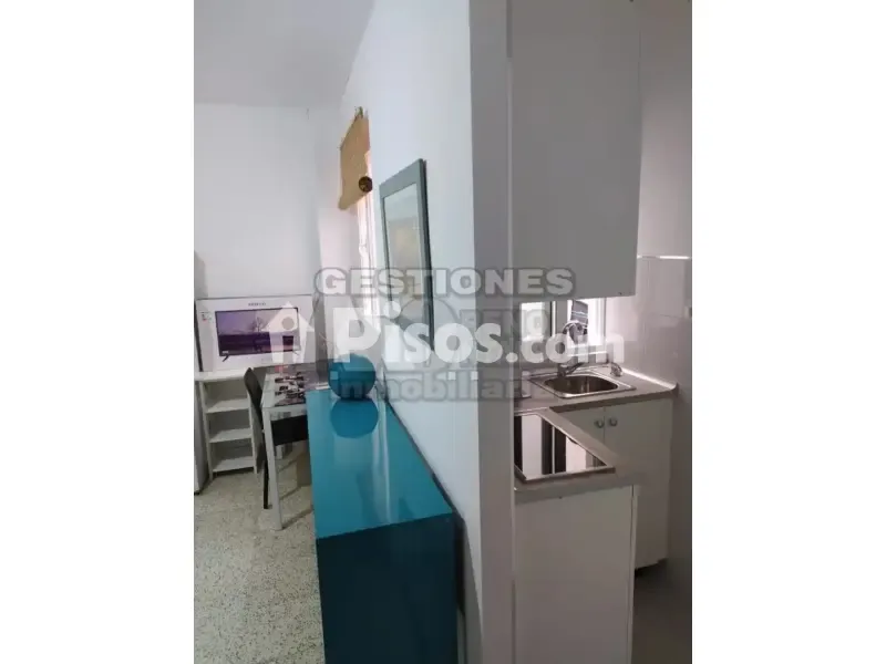 Cuisine - Studio with Metro Access in Camino de Ronda