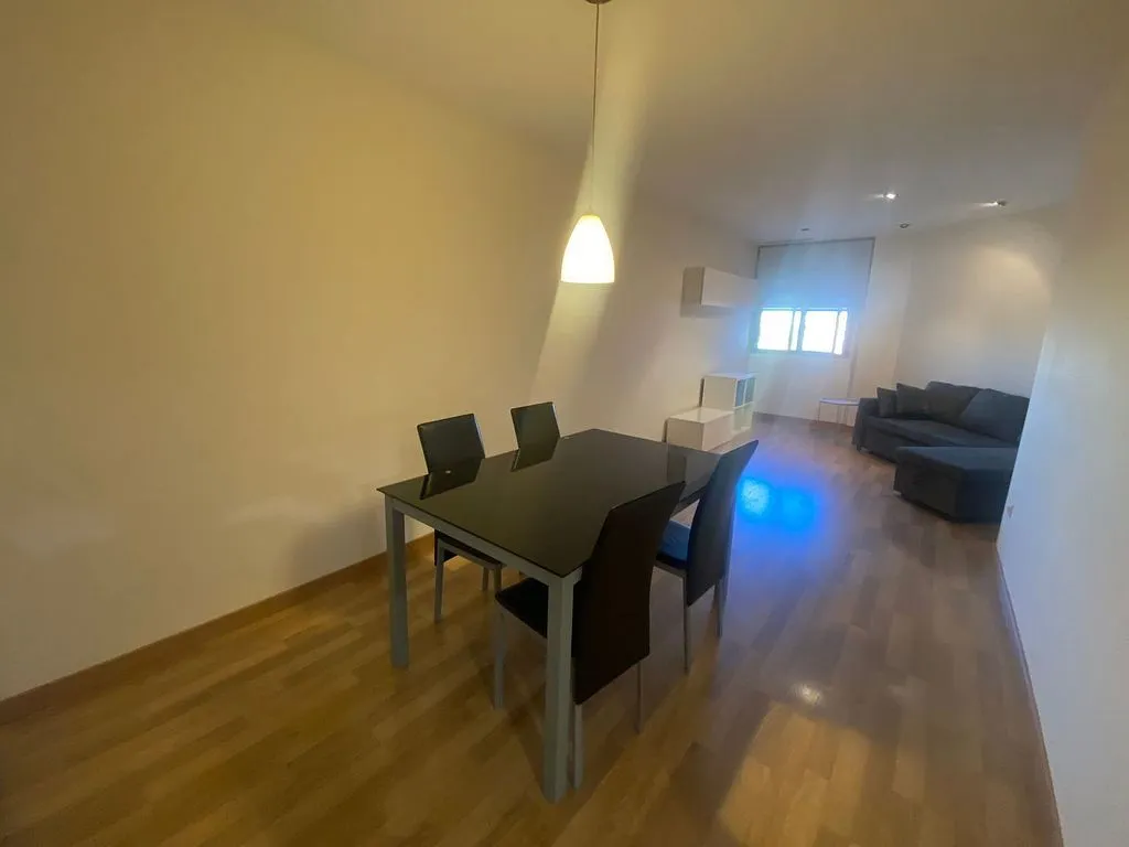 Salle à manger - Furnished Studio with Lift in Silla