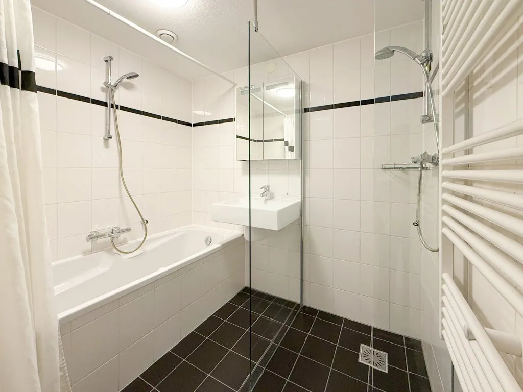 Salles de bain - Light 3-Bedroom Apartment in Central Amsterdam