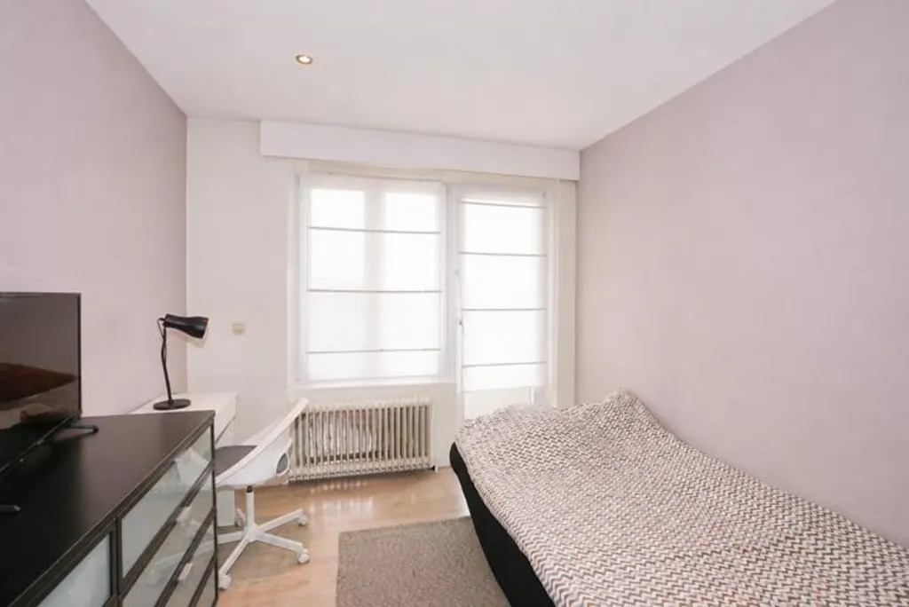 Chambres - Appartement avec Balcons et Garage à Drogenbos