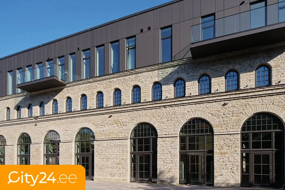 Välivaade - Commercial Space with Large Display Windows in Tallinn