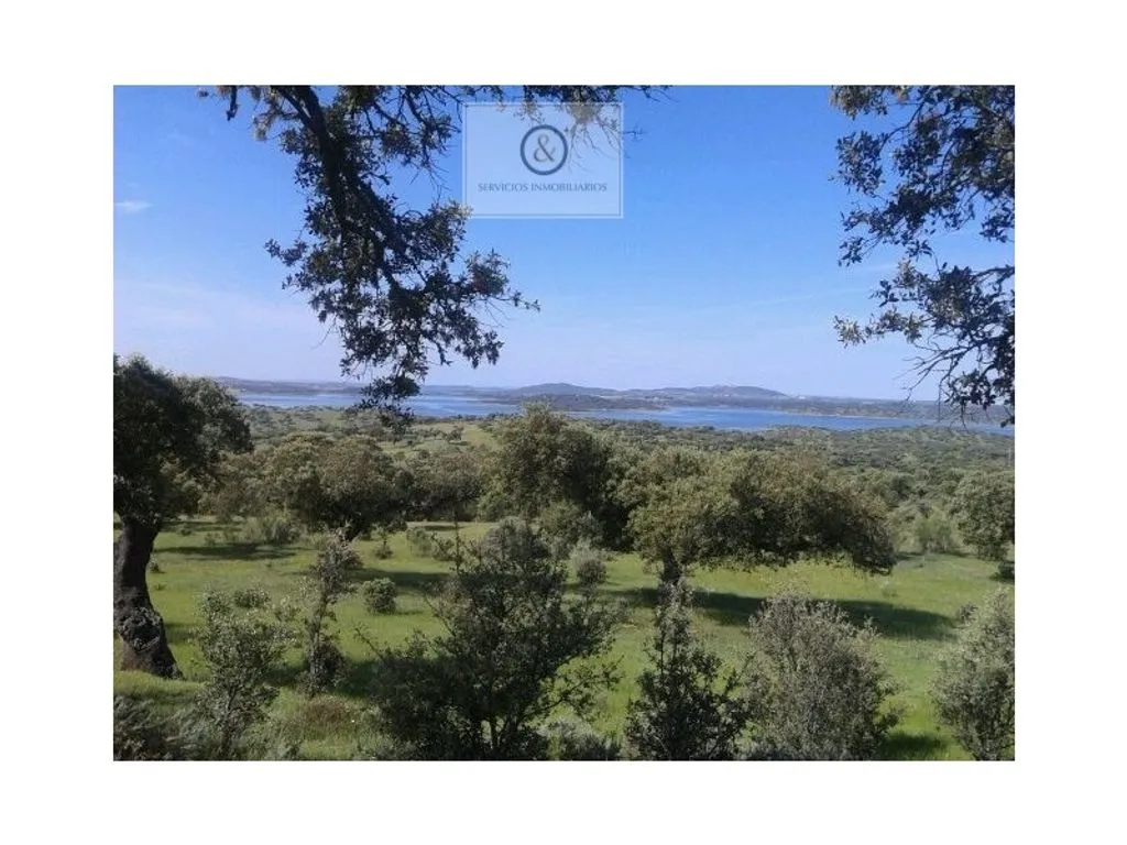 Aed - Villa with Coastal Access in Cheles, Extremadura