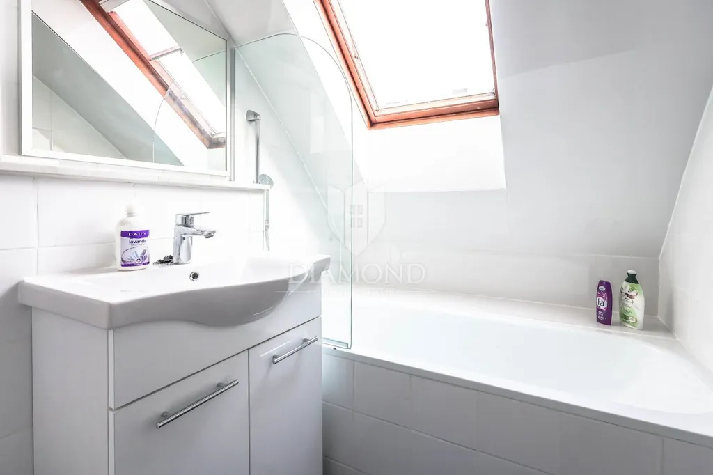 Salles de bain - Spacious Apartment with Terrace in Maksimir, Zagreb