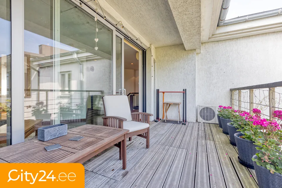 Balcon - Two-Story Apartment with Terrace in Riga Centre