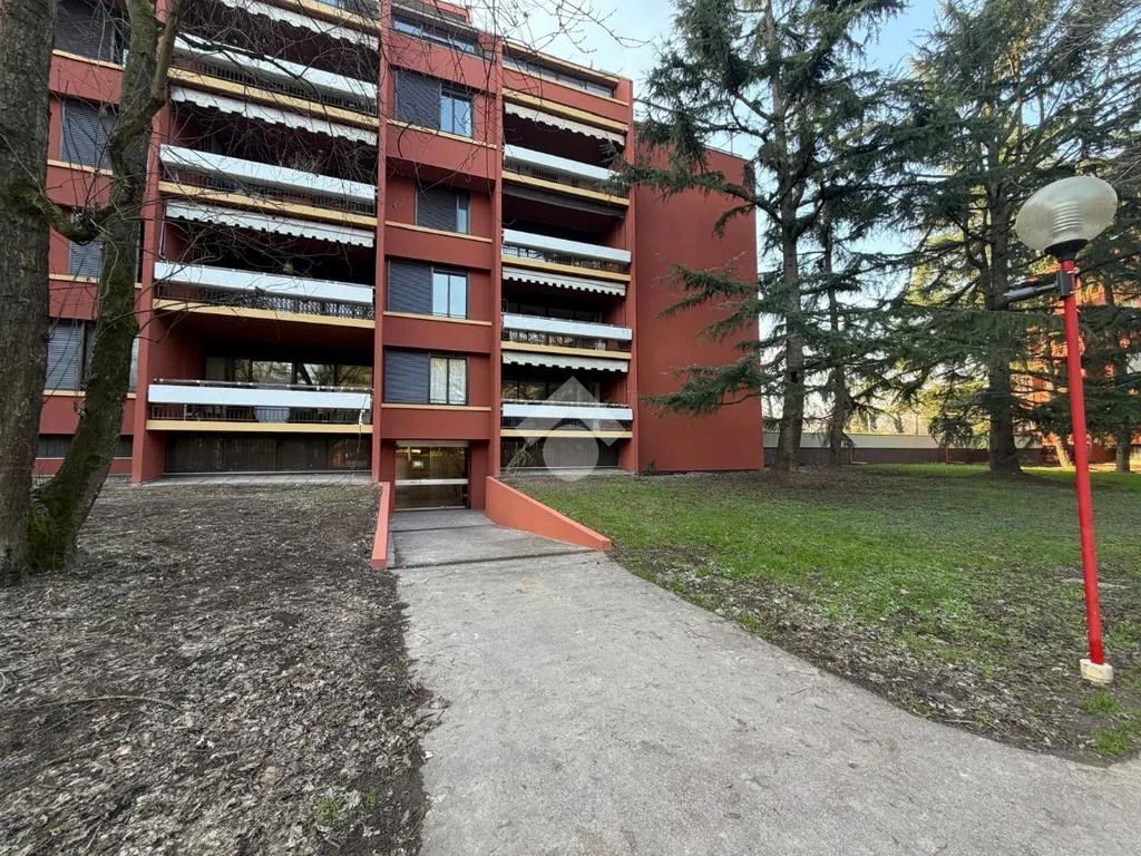 Extérieur - Bright 2-Bedroom Apartment with Balcony in Basiglio