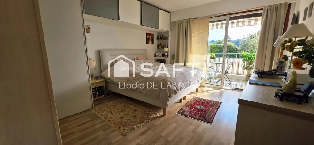 Magamistoad - 5-Piece Apartment with Sea View in Cannes