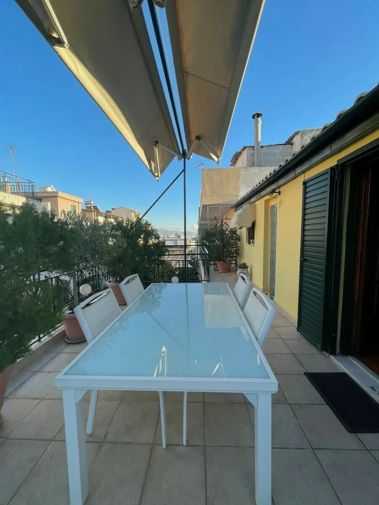 5-toaline korter asukohas Athens