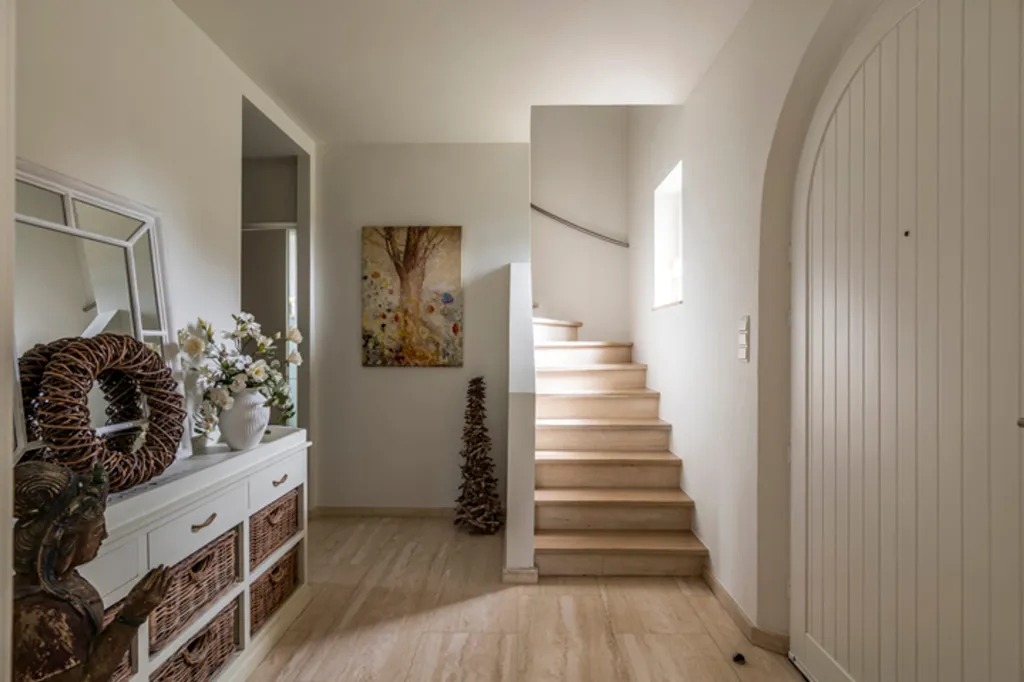 hallway_entrance