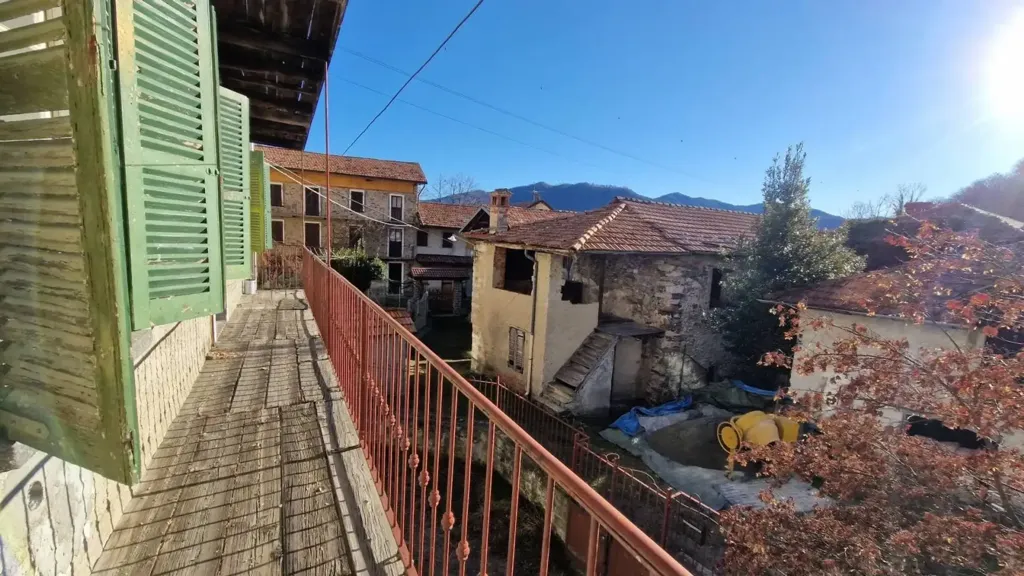Rõdu - Terratetto with Private Courtyard in Varallo