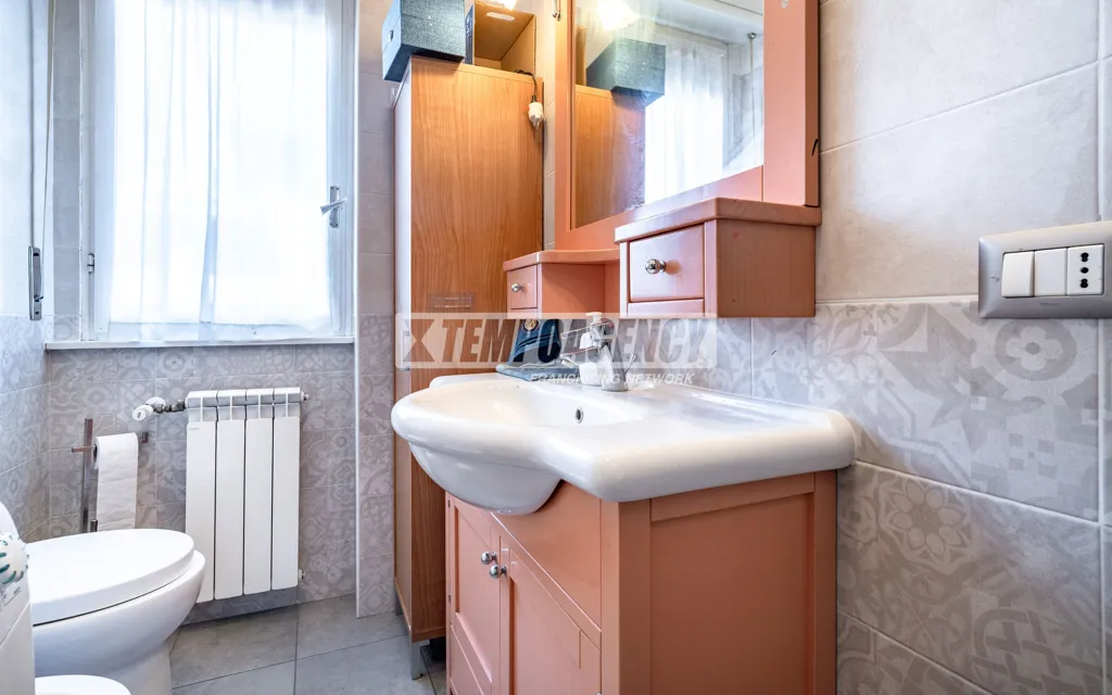 Bagni - Rear-Facing Bilocale with Balcony in Garbagnate Milanese