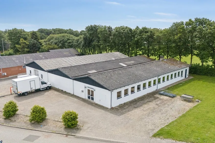 Õhuvaade - Three Connected Warehouses with High Yield in Lem