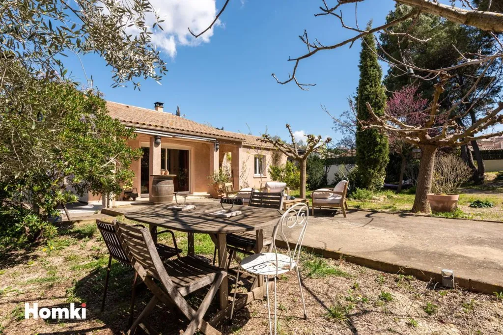 Terrasse - Maison Plain-Pied avec Jardin à Quarante