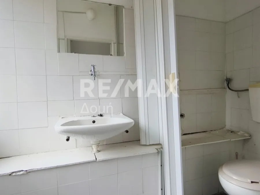 Bagni - Retail Unit with High Visibility in Volos