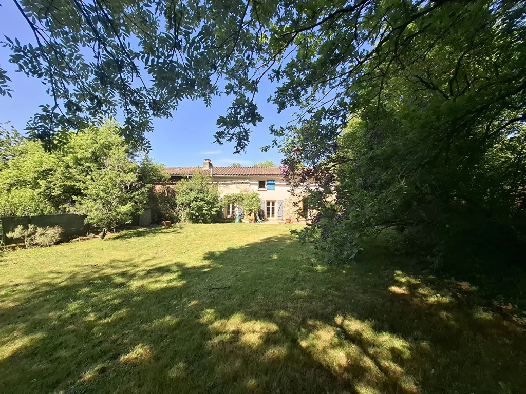 Garden - Charming Longère with Garden in Champdeniers