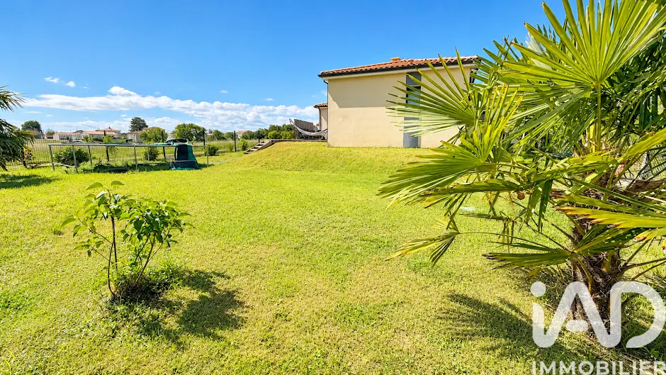 Jardin - Maison Moderne de 4 Pièces à Meschers-sur-Gironde
