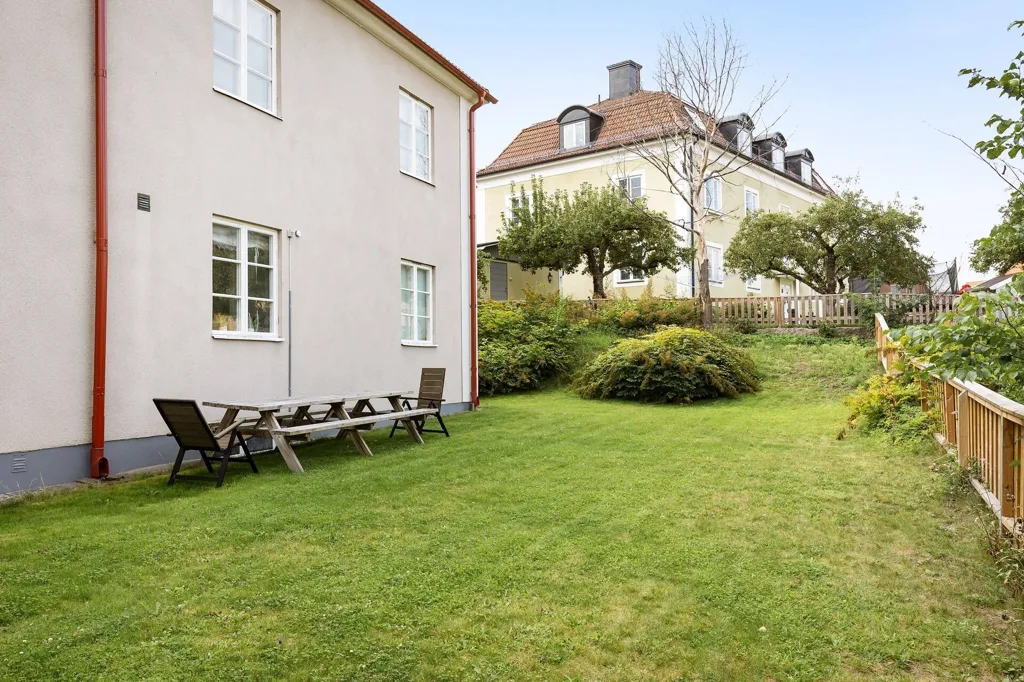 Aed - Charming Studio Flat with Balcony in Linköping