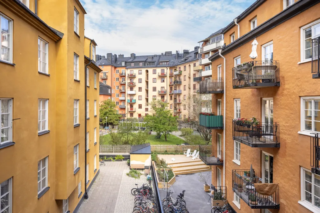 Aed - Charming 2.5-Bedroom Flat with Balcony in Södermalm