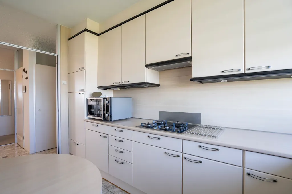 Köök - Apartment with Balcony and Views in Papendrecht