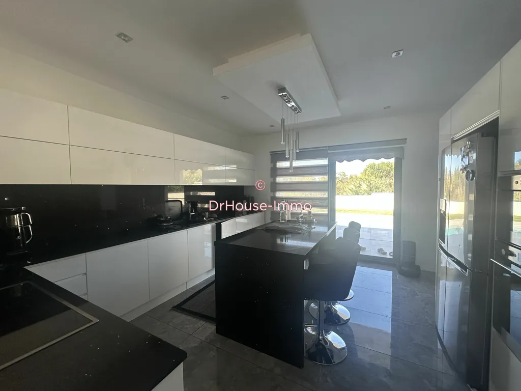 Köök - Contemporary Villa with Pool in Croignon