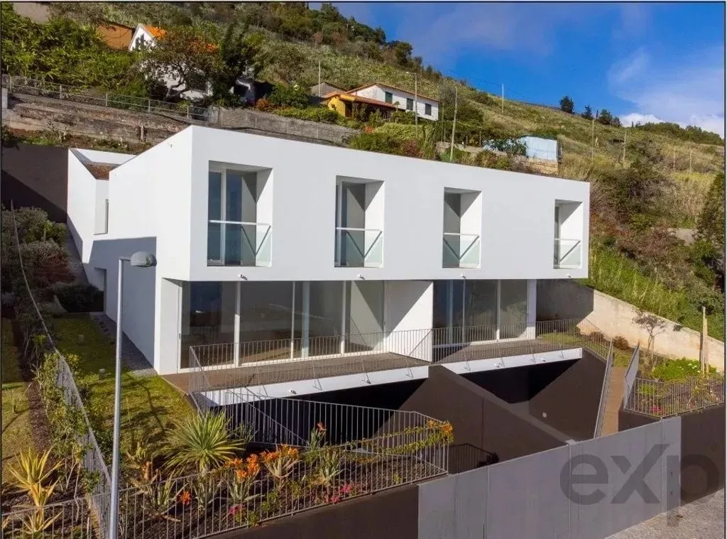 Exterior - Modern Villa with Ocean View in Funchal