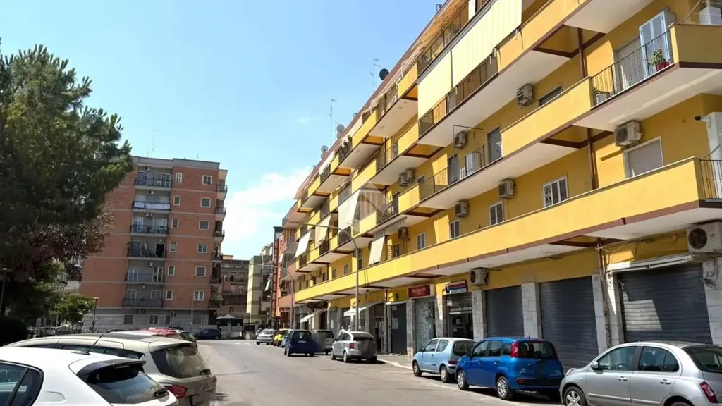 Esterno - Rear-Facing Apartment with Balcony in Bari
