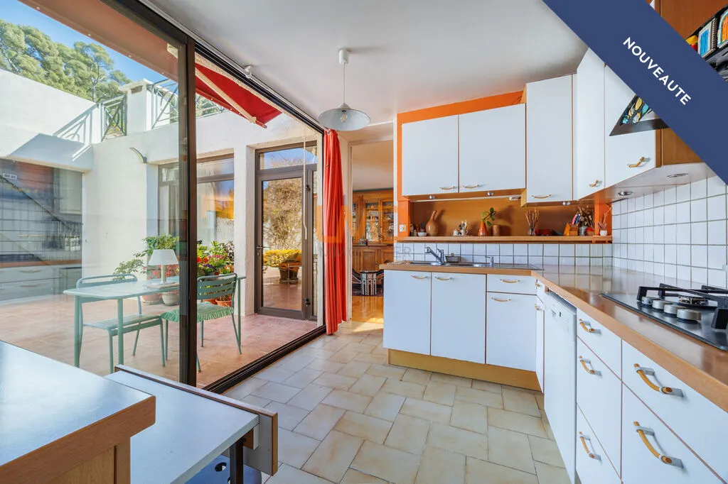Cuisine - Villa d'Architecte avec Toit Terrasse à Marseille