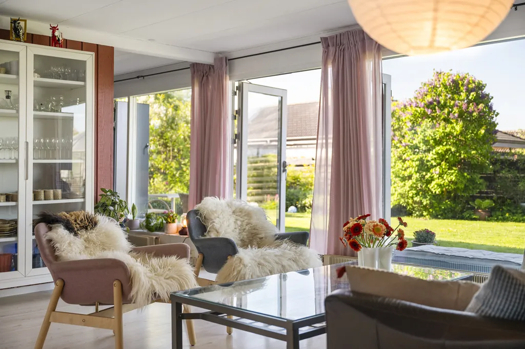 Séjour - Architectural Villa with Garden in Quiet Area