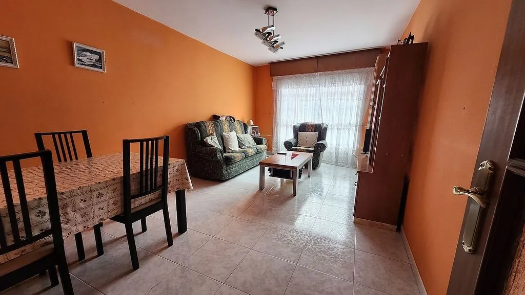 Dining Room - 2-Bedroom Flat with Balcony in Miño