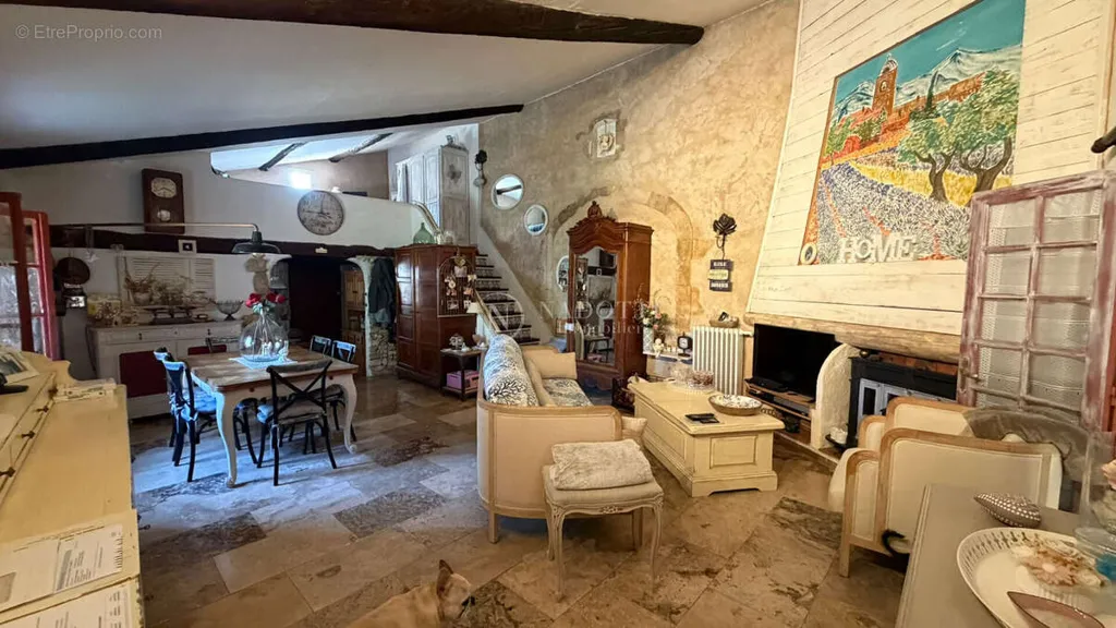 Séjour - Propriété de Caractère avec Piscine à Ménerbes
