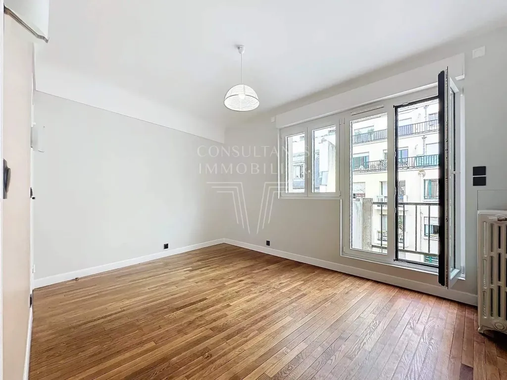 Stanze - Refurbished Parisian Flat with Balconies