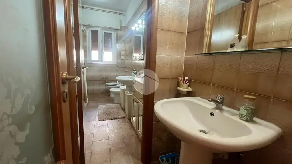 Salles de bain - 1970s Apartment with Balcony in Palermo