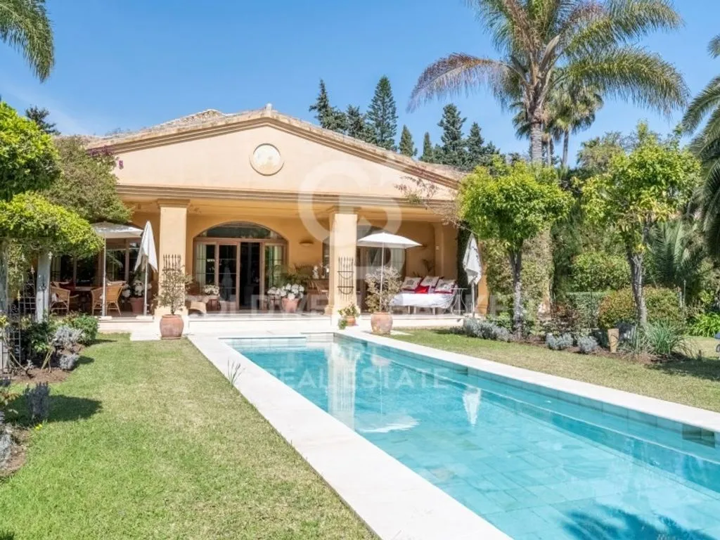 Aed - Luxury Villa with Private Pool in Guadalmina Baja