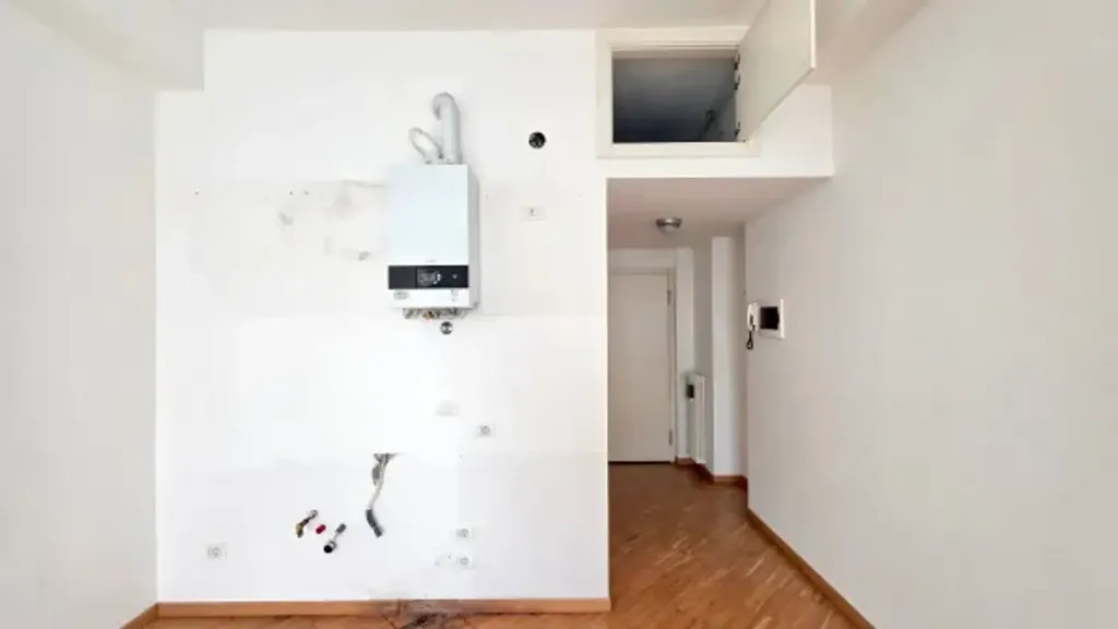 Pièces - Modernised Studio with Balcony in Milan