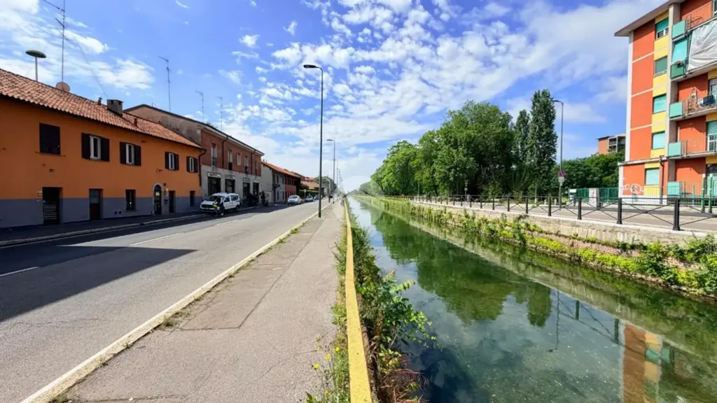 Bright 2-Bedroom Flat with Balcony in Milan