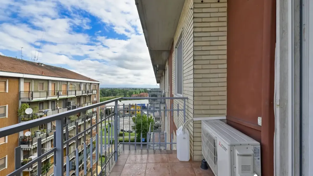 Rõdu - Panoramic Three-Bedroom Apartment in Melegnano