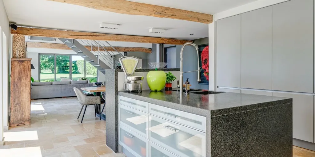 Köök - Renovated Farmhouse with Garden in Stevoort