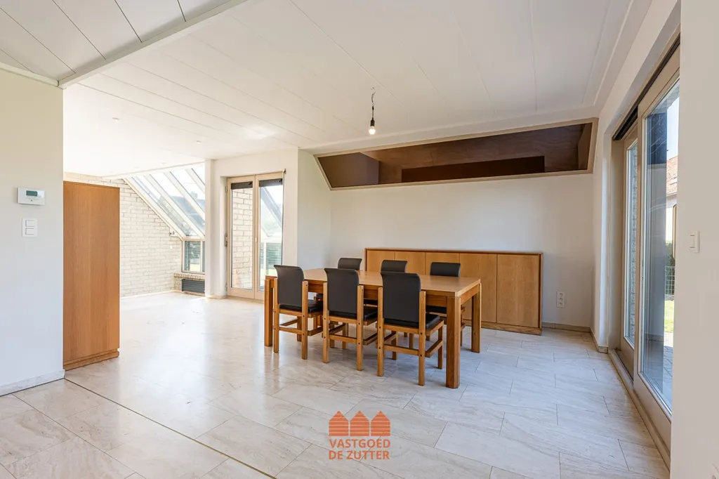 Söögituba - Open-plan House with Double Garage in Bentille