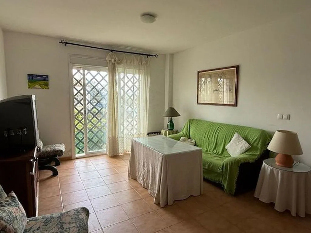 Elutuba - Ground Floor Flat with Garden View in Facinas