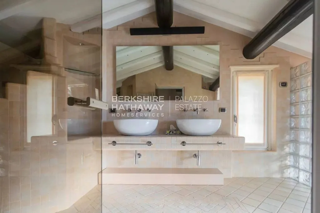 Salles de bain - Lake View Villa with Garden in Tremezzina