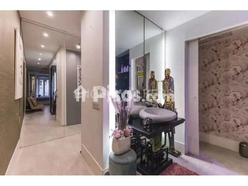 Esik - Modern Studio Flat with Balcony in Madrid Centre
