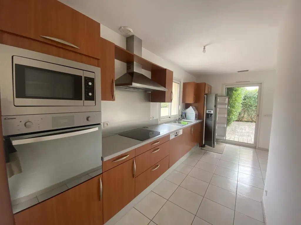 Cuisine - Grande Villa avec Piscine dans le Quartier Richter